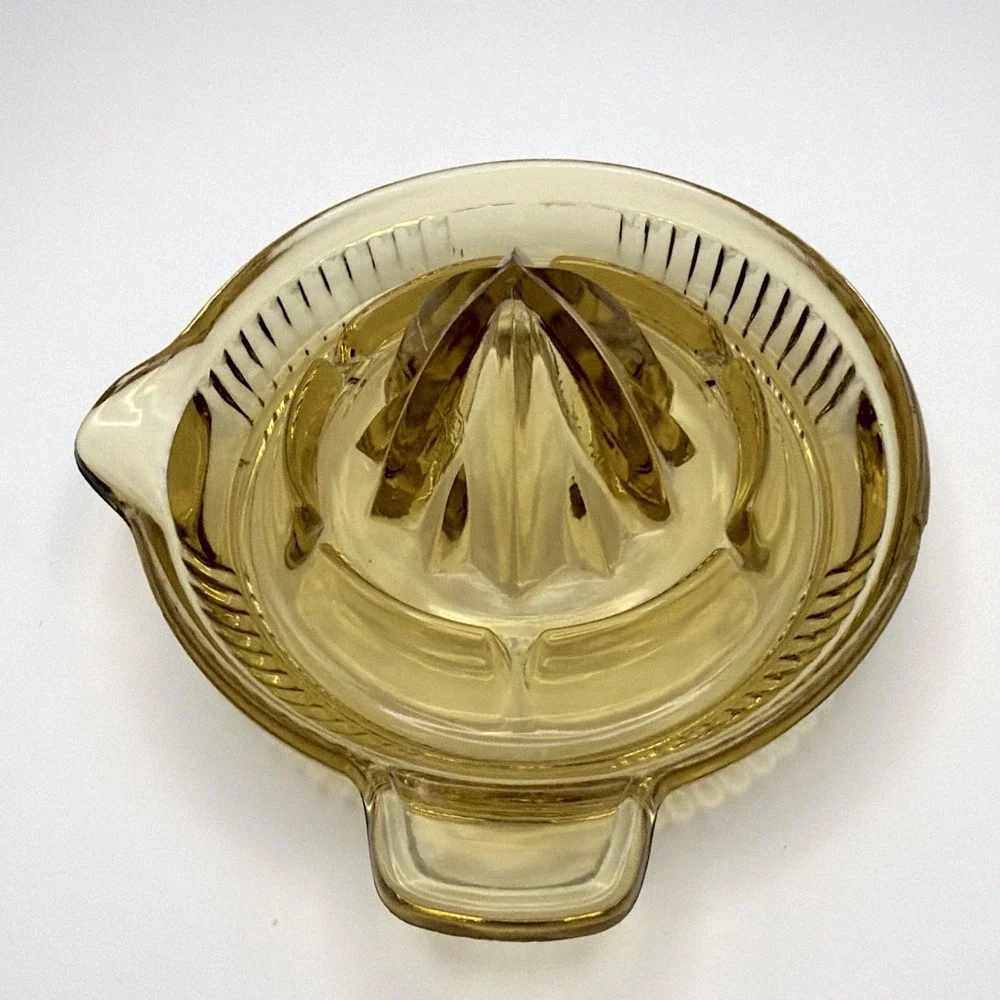 VTG Amber Glass Citrus Juicer Reamer With Pour Spout And Loop Handle